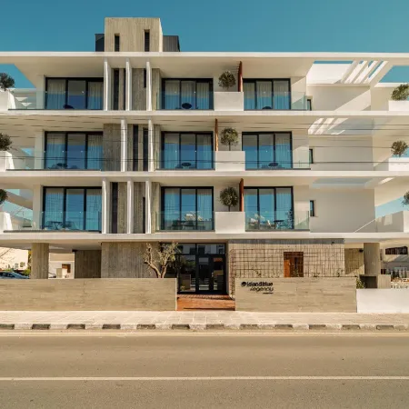 Regency Boutique Hotel Holiday Suits Отели рядом с достопримечательностью «Като-Пафос»