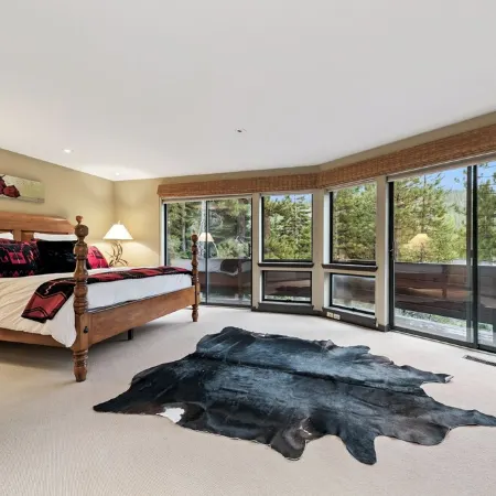 NEWLY REMODELED6 Bedrooms/3.5 Baths-Sleeps 14AWESOME VIEWS Hot Tub & Sauna