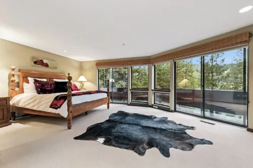 NEWLY REMODELED6 Bedrooms/3.5 Baths-Sleeps 14AWESOME VIEWS Hot Tub & Sauna