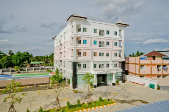 Kozy Inn Hotels near Makro Bangbon