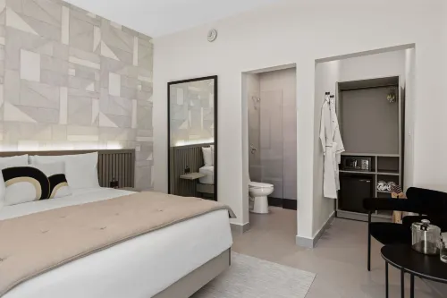 At Oceanpark Cocktail Bar AC Saltwater Pool