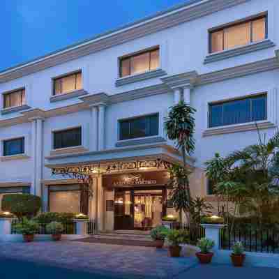 La Place Sarovar Portico Lucknow Hotel Exterior