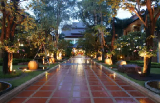 โรงแรม จันทรา รีสอร์ท