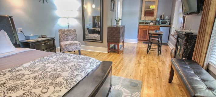Palm Cottages Hotels in Ashland