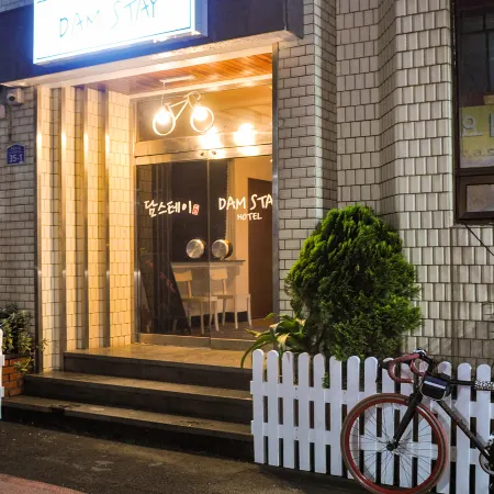 DAM STAY JEJU Отели рядом с достопримечательностью «Площадь Тапдонь»