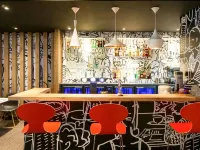 Ibis Budget Poitiers Site du Futuroscope - ที่มีบาร์