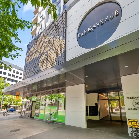 Stylish 2-Bed Apartment in Canberra CBD