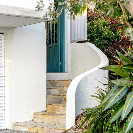 2-Bed Coastal Haven with Pool by Sunshine Beach