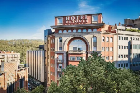Hotel Gran Ultonia Отели рядом с достопримечательностью «Eiffel Bridge (Pont de les Peixateries Velles)»