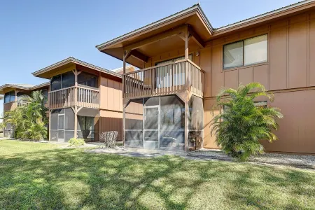 The Gator Escape -Poolside Condo Walk to Tiki Bar