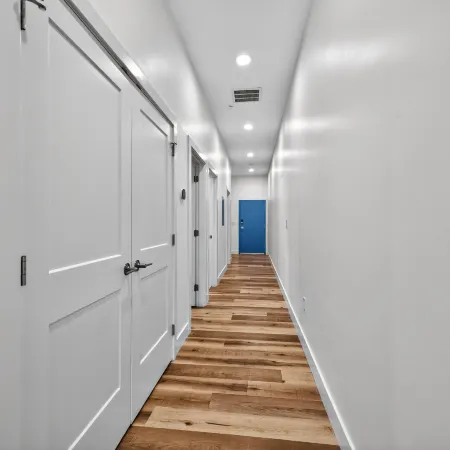 Stylish Downtown Unit With Historic Charm 2 Bedroom Apts