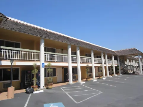 卡拉維爾套房酒店