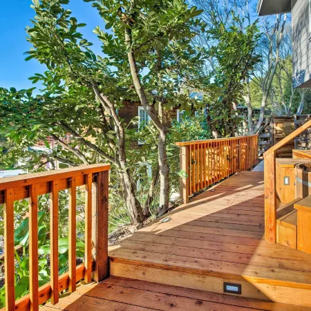 Walk to Keller Beach: Waterfront Studio w/ Hot Tub
