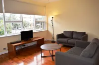 Glenelg Holiday Apartments-Ellis - parking