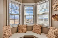 Large, Cozy Midway Studio w/ Mountain Views! -  Apartamentos vacacionales