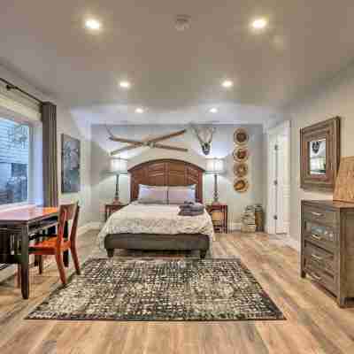 Rustic Anchorage Hideaway Walk to Coastal Trail! Rooms