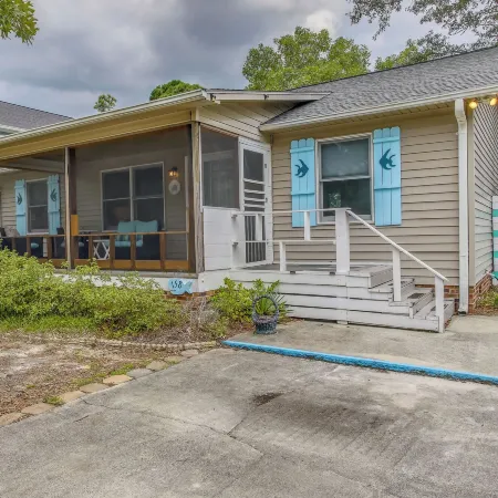 Dog-Friendly Oak Island Rental - 1 Mi to Beach!