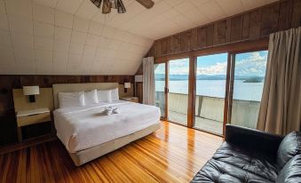 Depe Dene Lakeside Resort