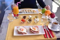 ティラナ ルーム レンタルズ のホテル