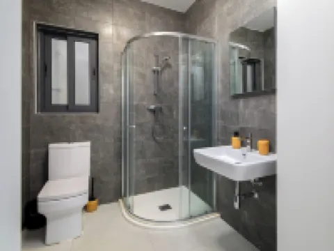 Cosy & Modern 1 BR APT - 2 mins from sea