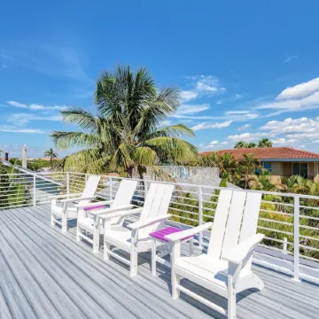 Ami Gulf Lookout-Views of the Gulf from Every Room-Rooftop Terrace Отели рядом с достопримечательностью «Пляж Кортес-Бич»