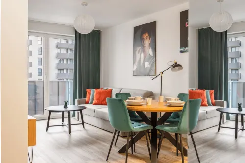 LILY APART the Big Screen Apartment - 2-Star