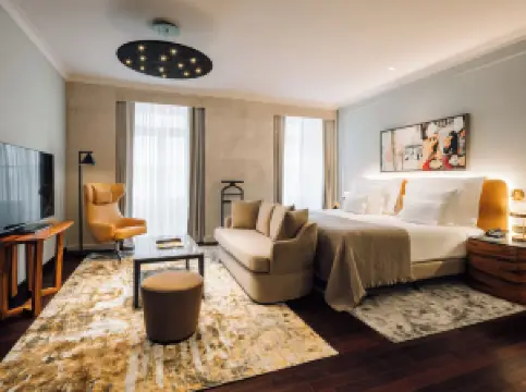 MYTHIC SANA Downtown Suites