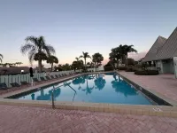 Beach Access 3-bedroom apartment in tranquil Jupiter, Pool, AC, Park, Wifi.