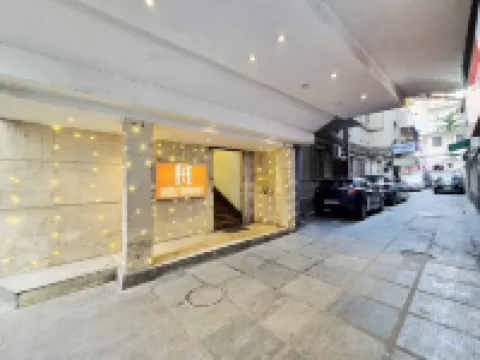 Hotel Trimoorti Hotels near St. Paul's Cathedral