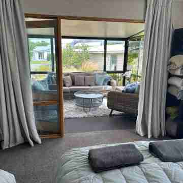 Large Sunny Holiday Home Rooms