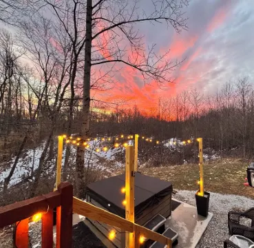 Cozy Cabin Escape w/Hot Tub, King Bed & Fire Pit