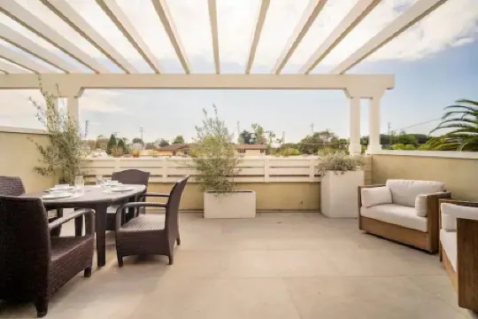 3-Bedroom King Size New Build Apartment in Charming Carpinteria with WiFi, AC.