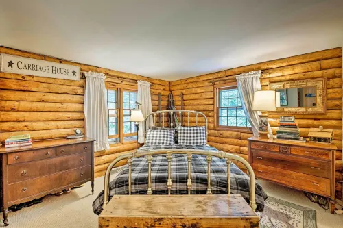 Private Wooded Cabin 7 Mi to Mount Snow! - spa