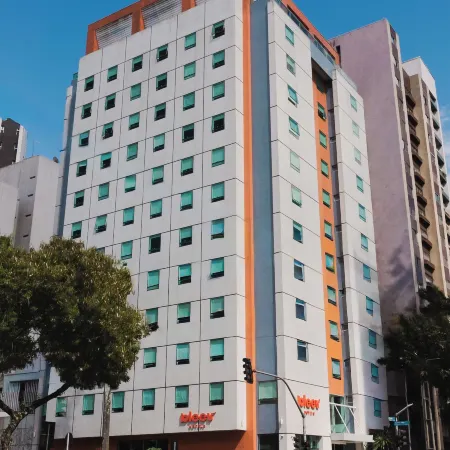 Hotel Bleev Curitiba Отели рядом с достопримечательностью «Батл»