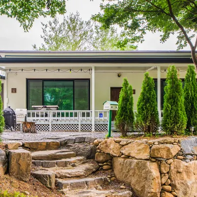 Yeongwol Green Tree Pension โรงแรมใกล้สนามกีฬาพย็องชัง