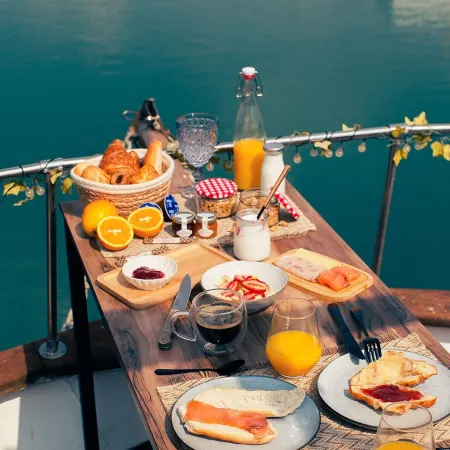 Boat Haus Mediterranean Experience Alcaidesa  la Linea
