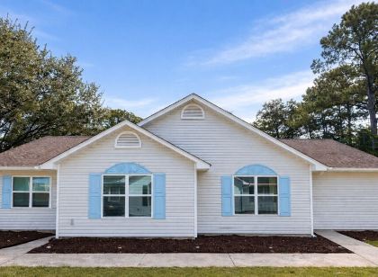 Egret's Cove-Free Beach Pass, Near Golfing and Marina, Walk to Restaurants!