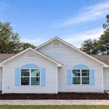 Egret's Cove-Free Beach Pass, Near Golfing and Marina, Walk to Restaurants!