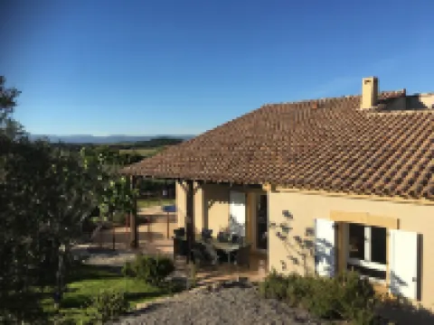 Cosy villa with pool
