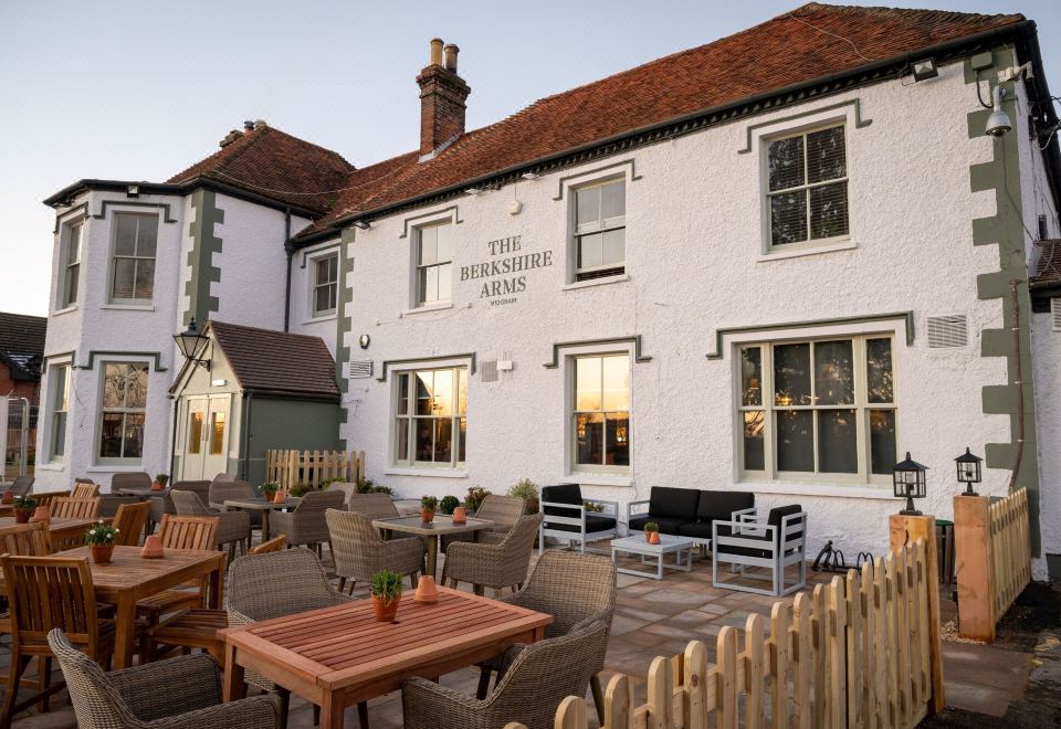 Berkshire Arms by Chef & Brewer Collection - Housity