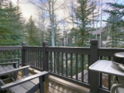Cozy Mountain 4-Bedroom Retreat in Arrowhead Village 4 Townhouse by RedAwning Hotels in Edwards