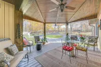 Beautiful & Unique Farmhouse 15 Mi to Saratoga - 3-Star