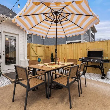 HotTub + GameRoom + Arcade + MiniGolf - Near Downtown!