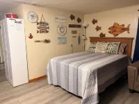 Lazy H Cabin Hyer Retreats LLC.  Sleep Eat and Fish!! on the 81Mkr Warsaw MO