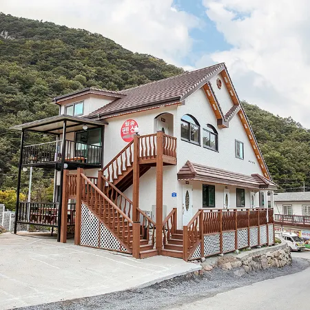 Jecheon Wolsong Garden Pension