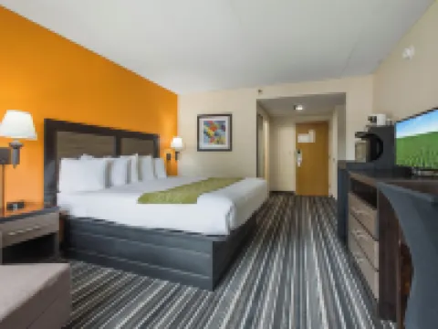 Crossroads Hotel and Huron Event Center Hotels in Huron