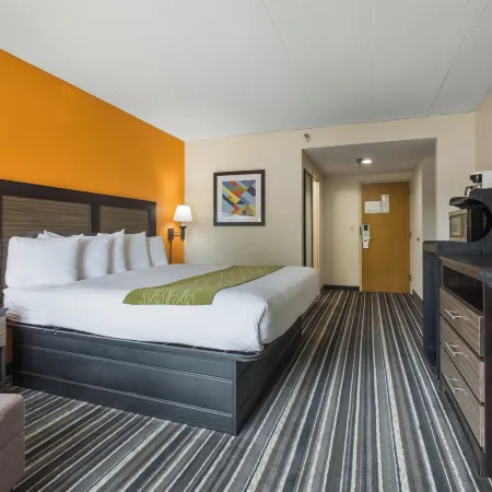 Crossroads Hotel and Huron Event Center Hotels in Beadle County