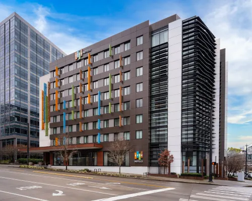 โรงแรม อีเวน ซีแอตเทิล ดาวน์ทาวน์ - เลค ยูเนียน บาย IHG โรงแรมใกล้คีย์อารีนา