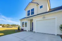 2 Mi to Ocean Isle Beach! Coastal Getaway w/ Patio - Beach