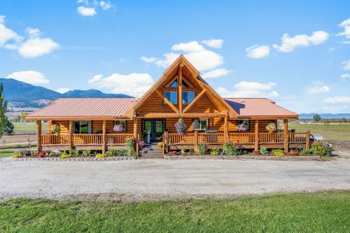 Group Retreat in the Bitterroot Valley w/ Hot Tub - 4-Star